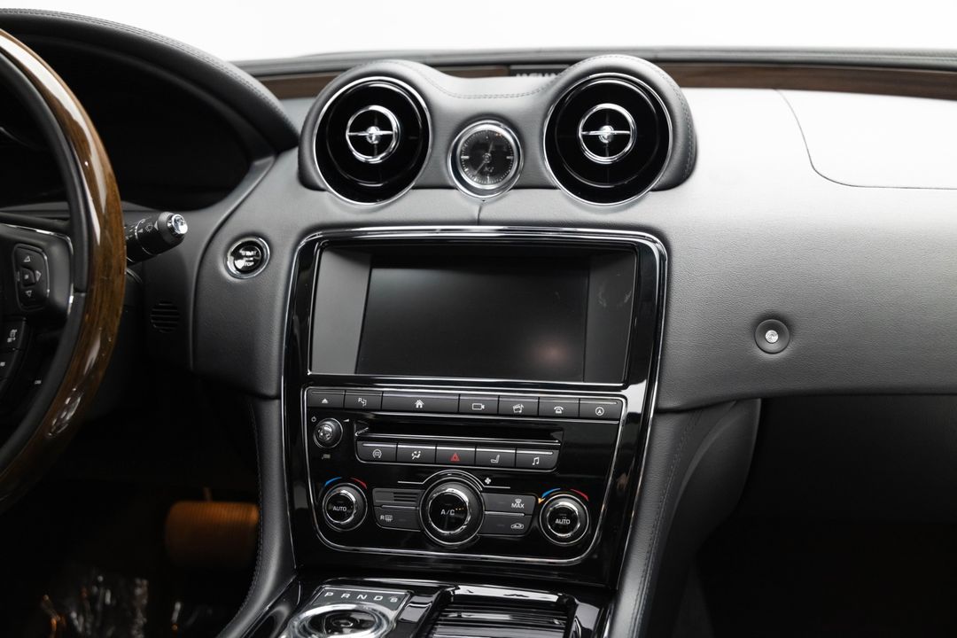 2016 Jaguar XJ