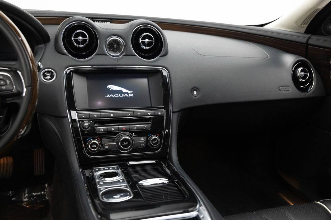 2016 Jaguar XJ