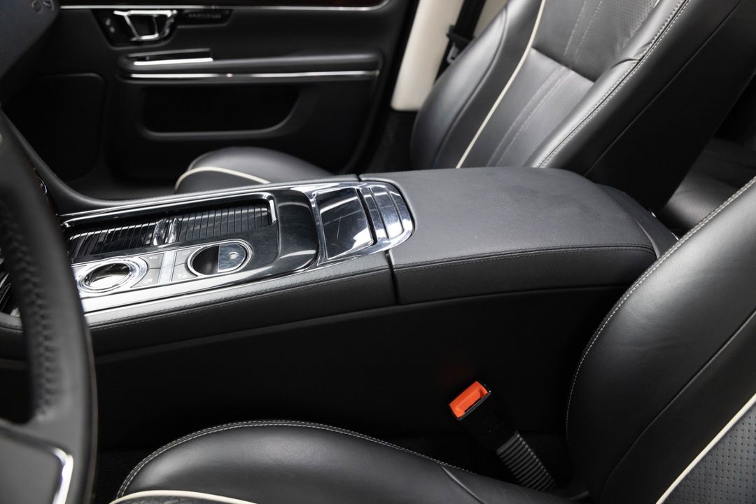 2016 Jaguar XJ