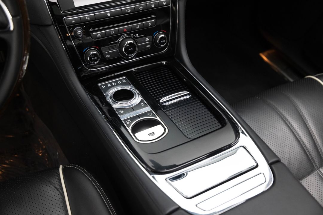 2016 Jaguar XJ