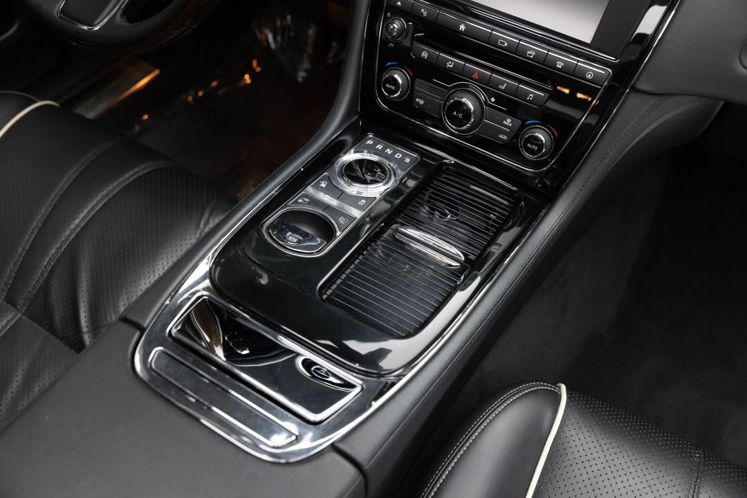 2016 Jaguar XJ