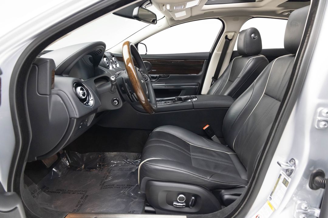 2016 Jaguar XJ