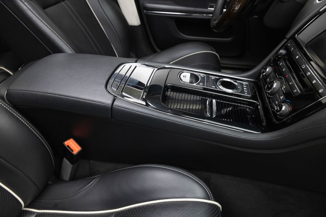 2016 Jaguar XJ
