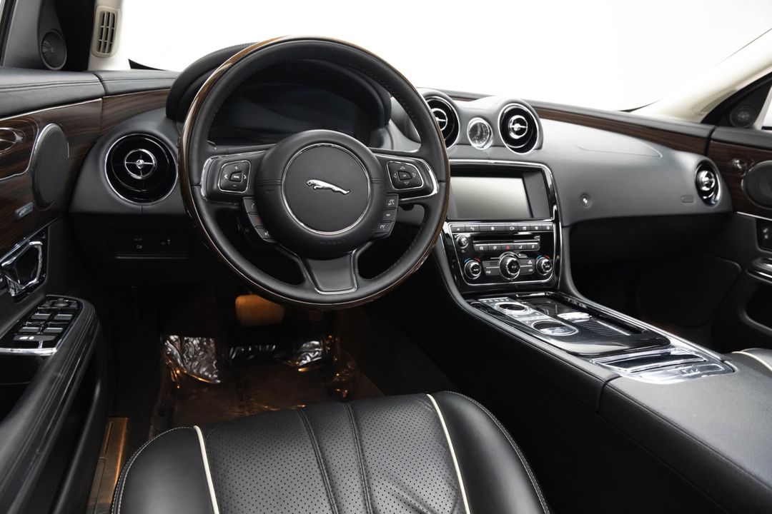 2016 Jaguar XJ
