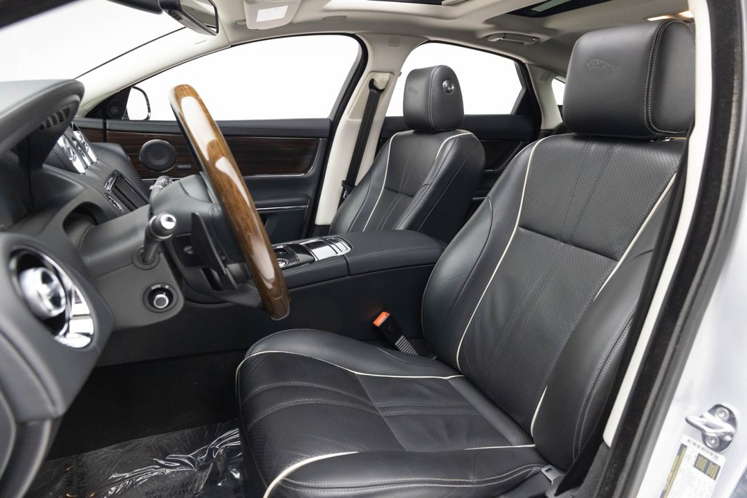 2016 Jaguar XJ