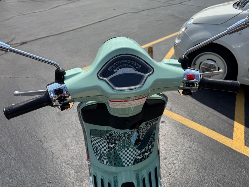 2025 VESPA Primavera 150 Batik