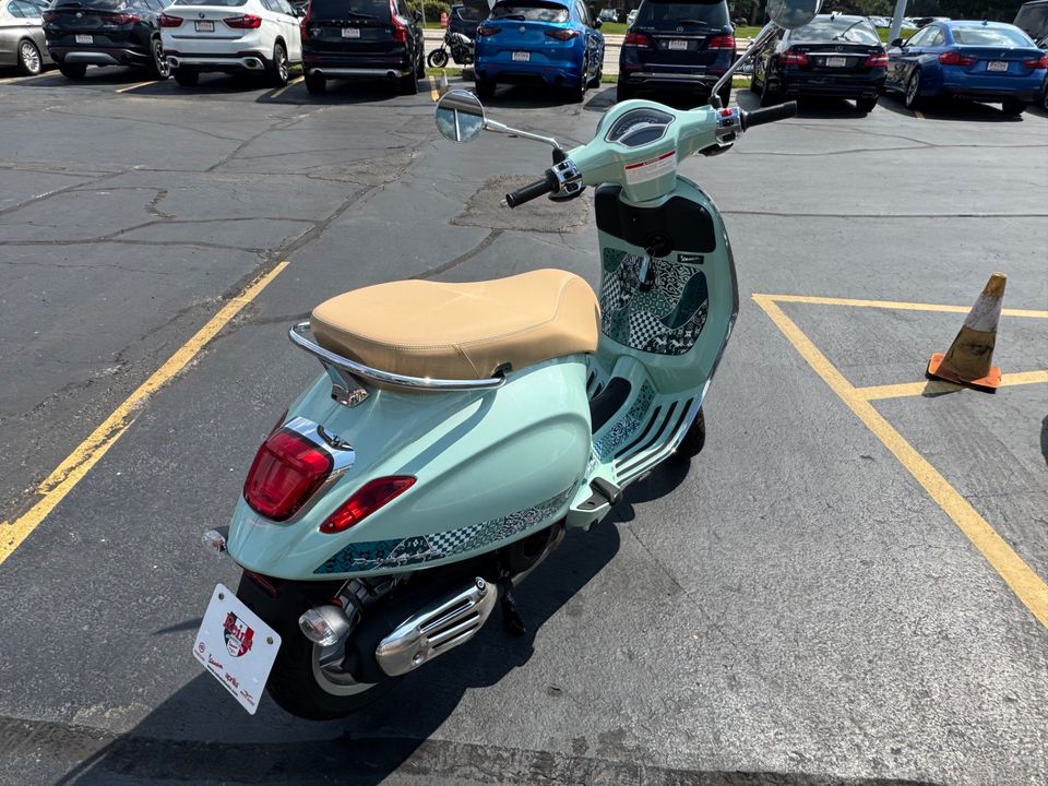 2025 VESPA Primavera 150 Batik