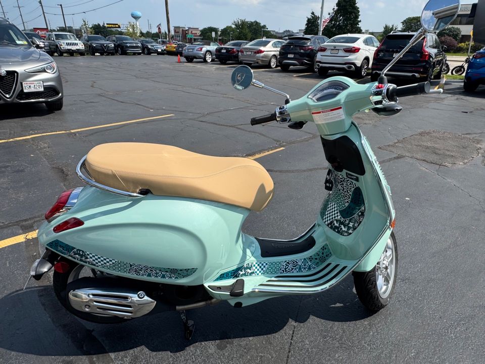 2025 VESPA Primavera 150 Batik