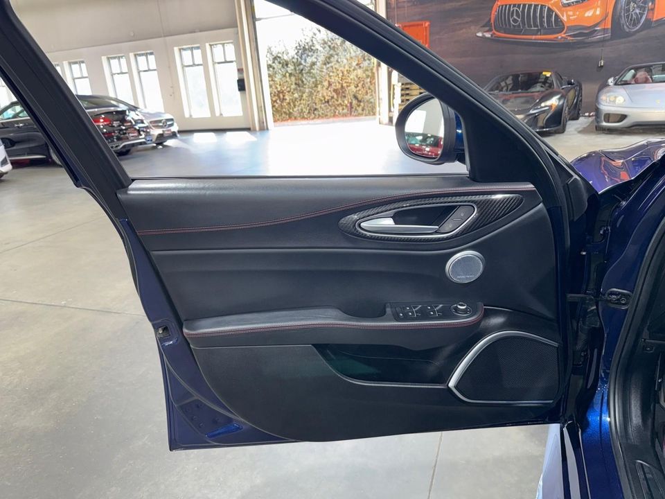 2017 Alfa Romeo Giulia Quadrifoglio