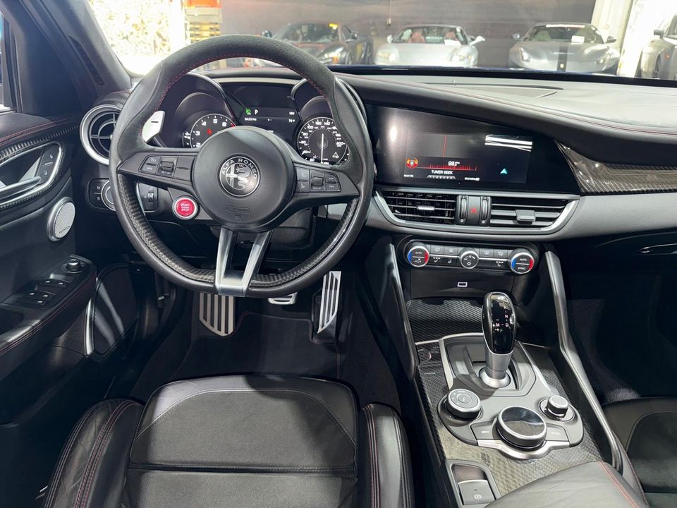 2017 Alfa Romeo Giulia Quadrifoglio
