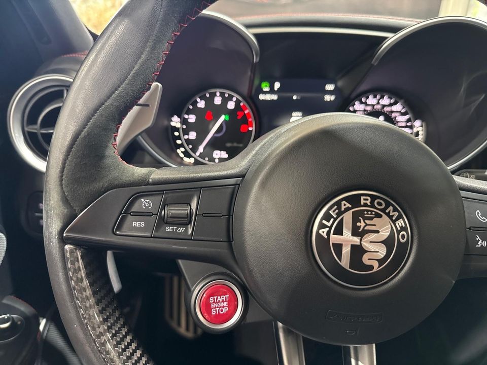2017 Alfa Romeo Giulia Quadrifoglio