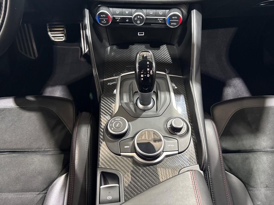 2017 Alfa Romeo Giulia Quadrifoglio