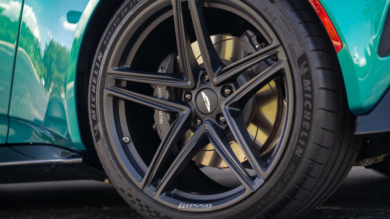 2025 Aston Martin Vantage