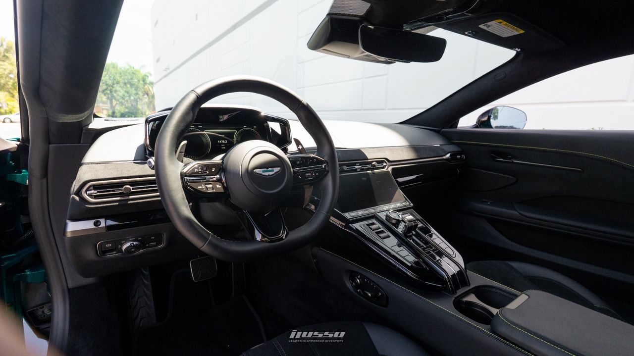 2025 Aston Martin Vantage