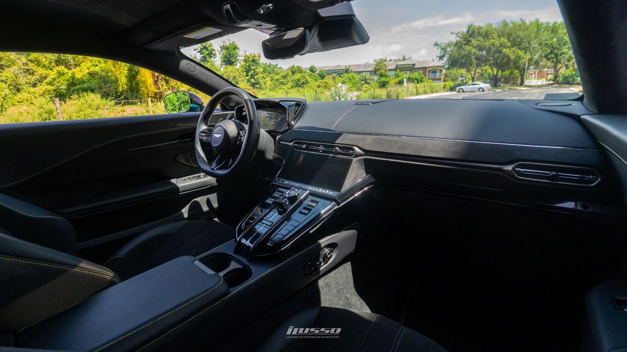 2025 Aston Martin Vantage