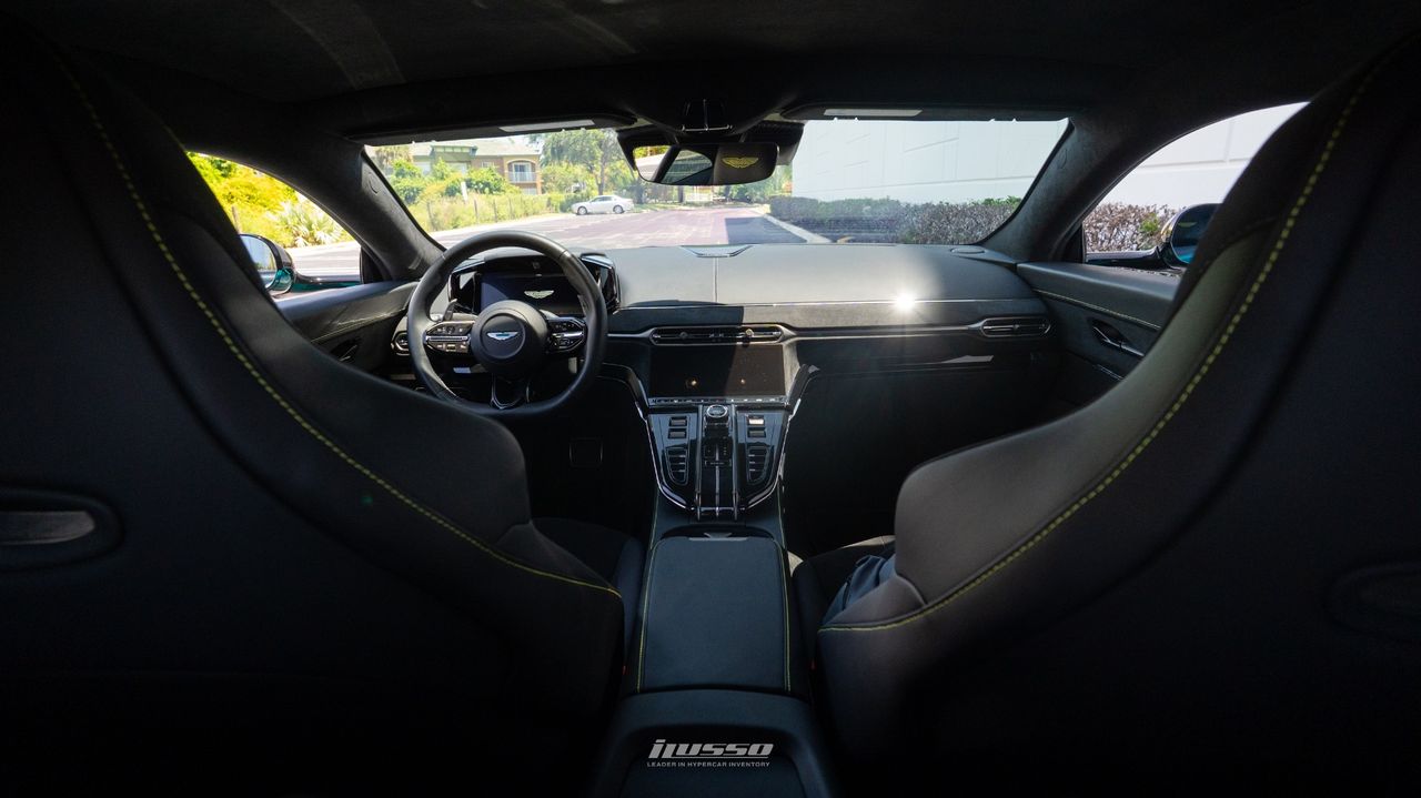 2025 Aston Martin Vantage
