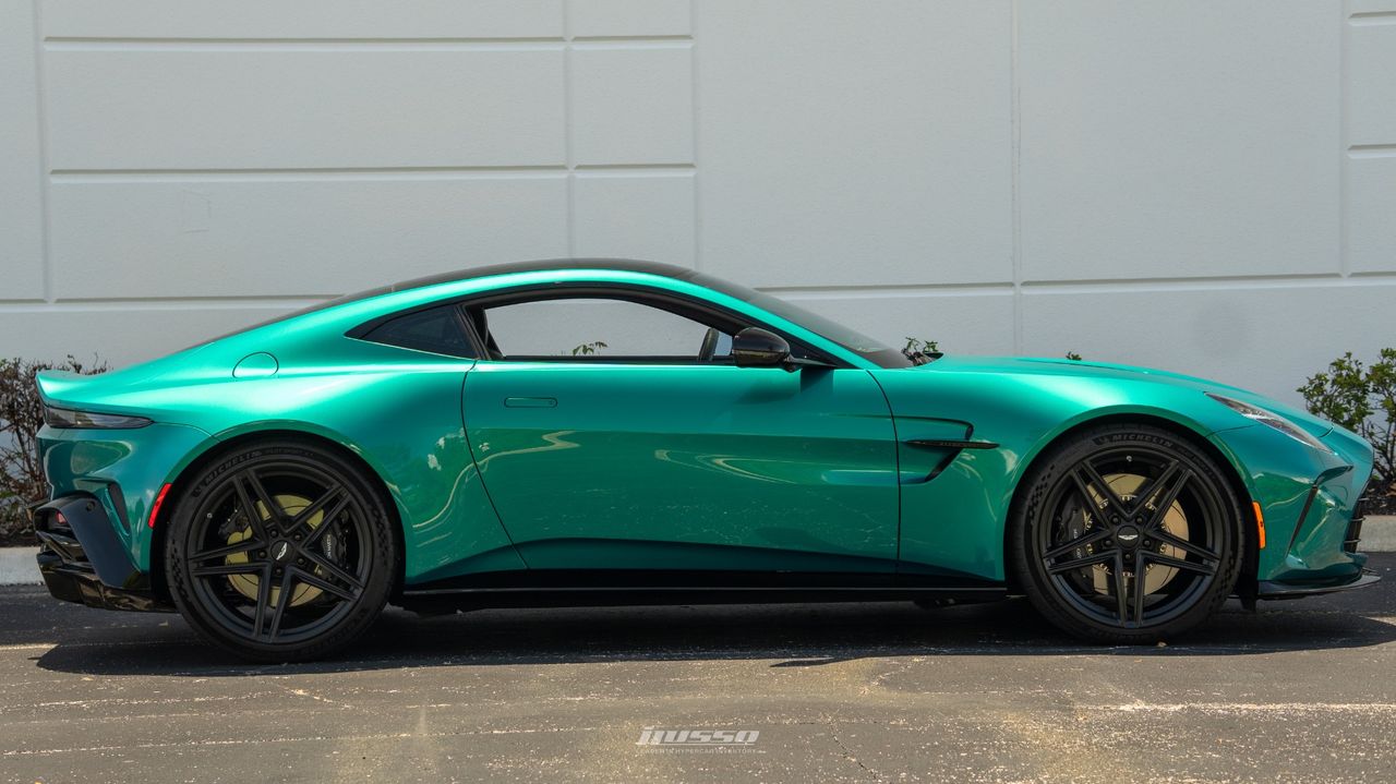 2025 Aston Martin Vantage