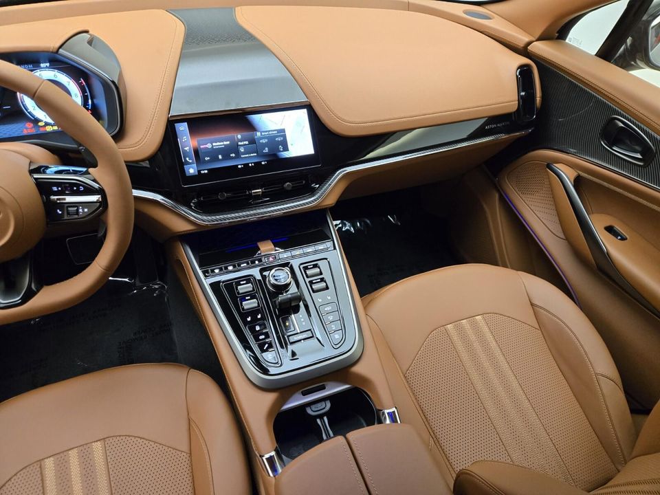 2026 Aston Martin DBX