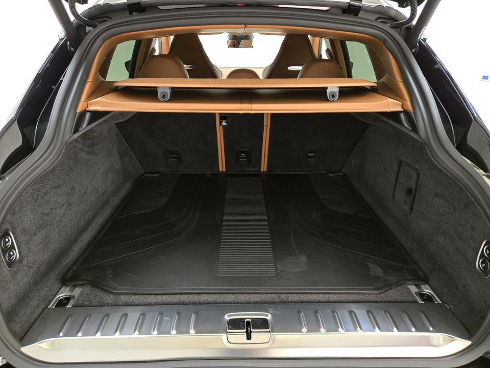 2026 Aston Martin DBX