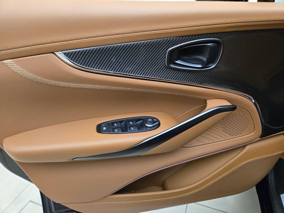 2026 Aston Martin DBX