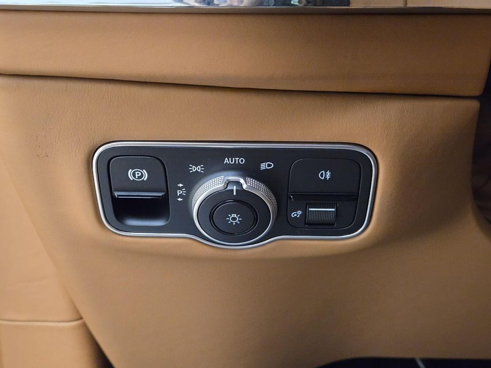 2026 Aston Martin DBX