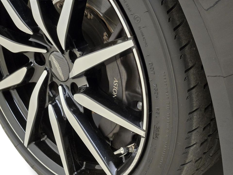 2021 Aston Martin DB11