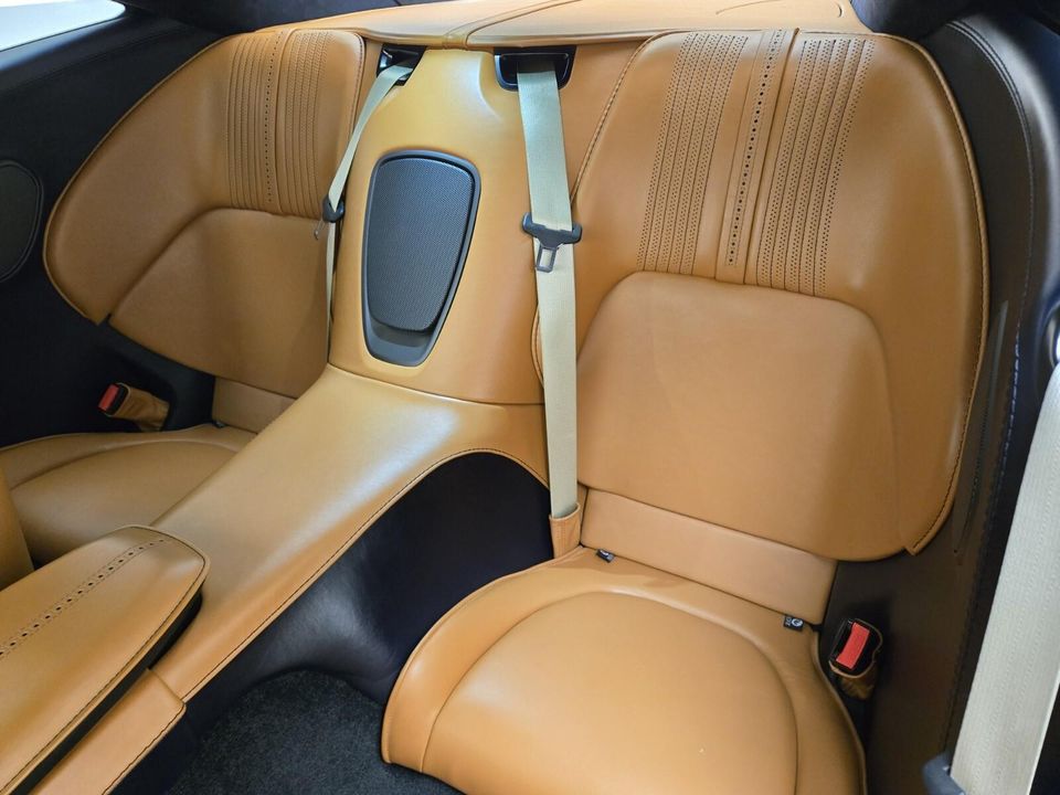 2021 Aston Martin DB11