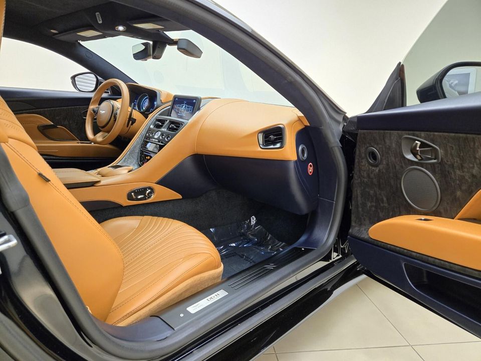 2021 Aston Martin DB11