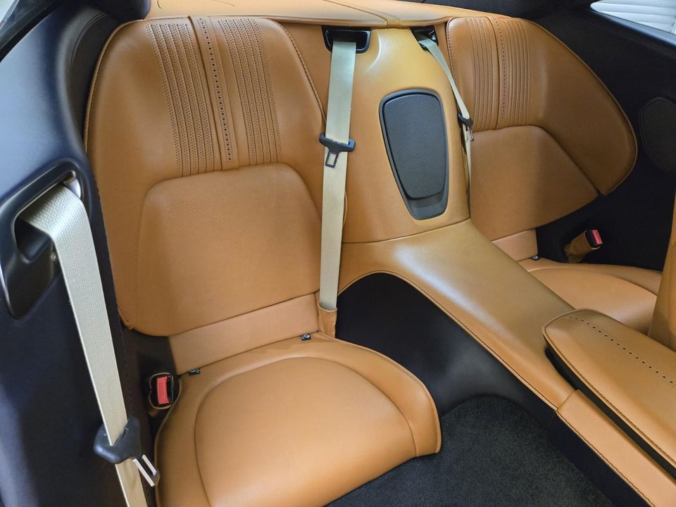 2021 Aston Martin DB11