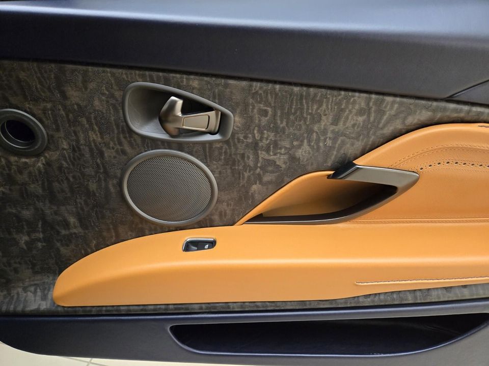 2021 Aston Martin DB11