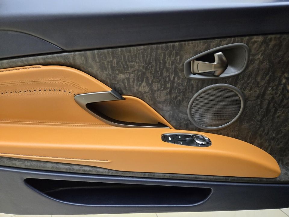 2021 Aston Martin DB11