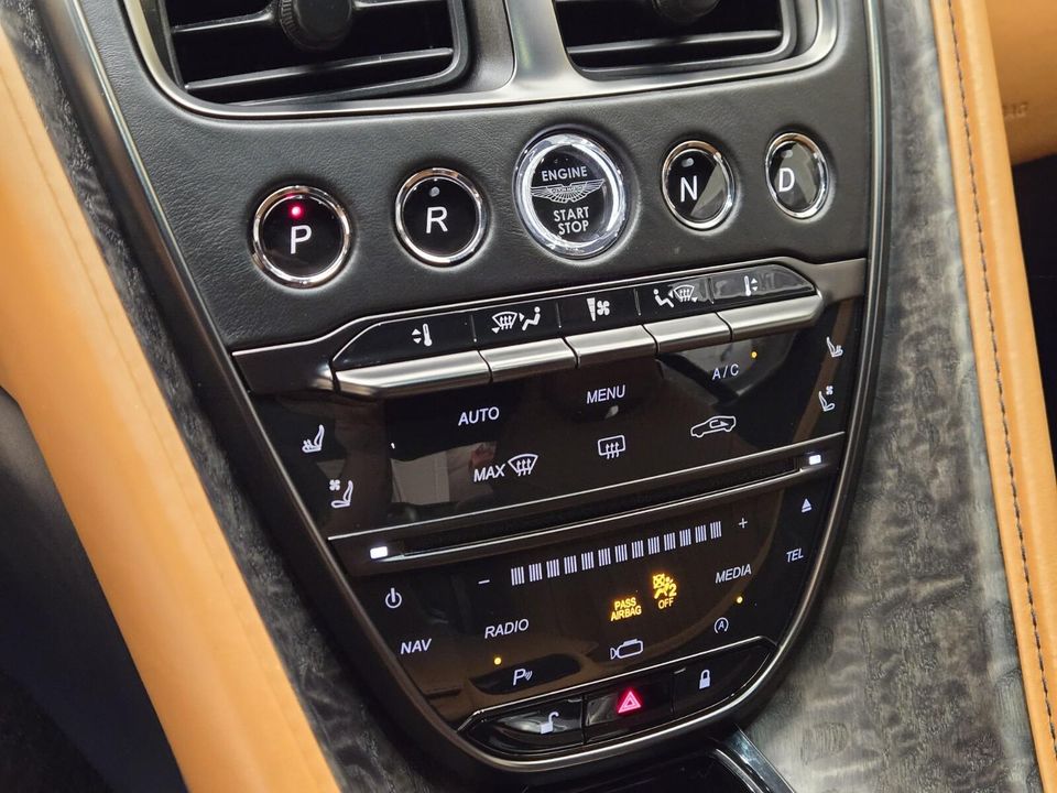 2021 Aston Martin DB11