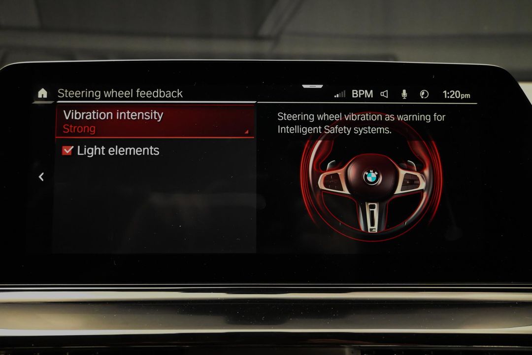 2022 BMW M8
