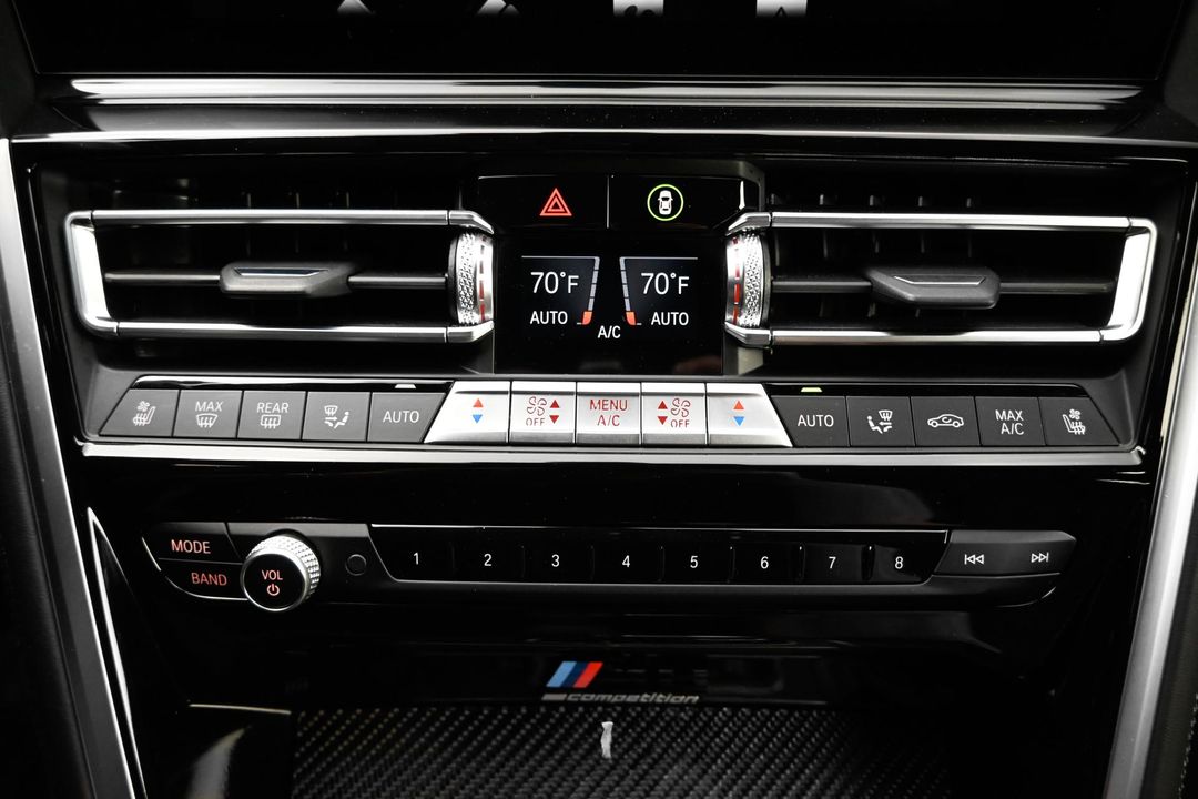 2022 BMW M8
