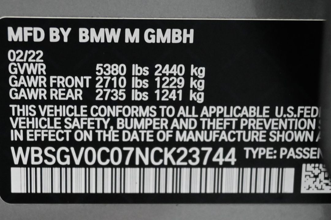 2022 BMW M8