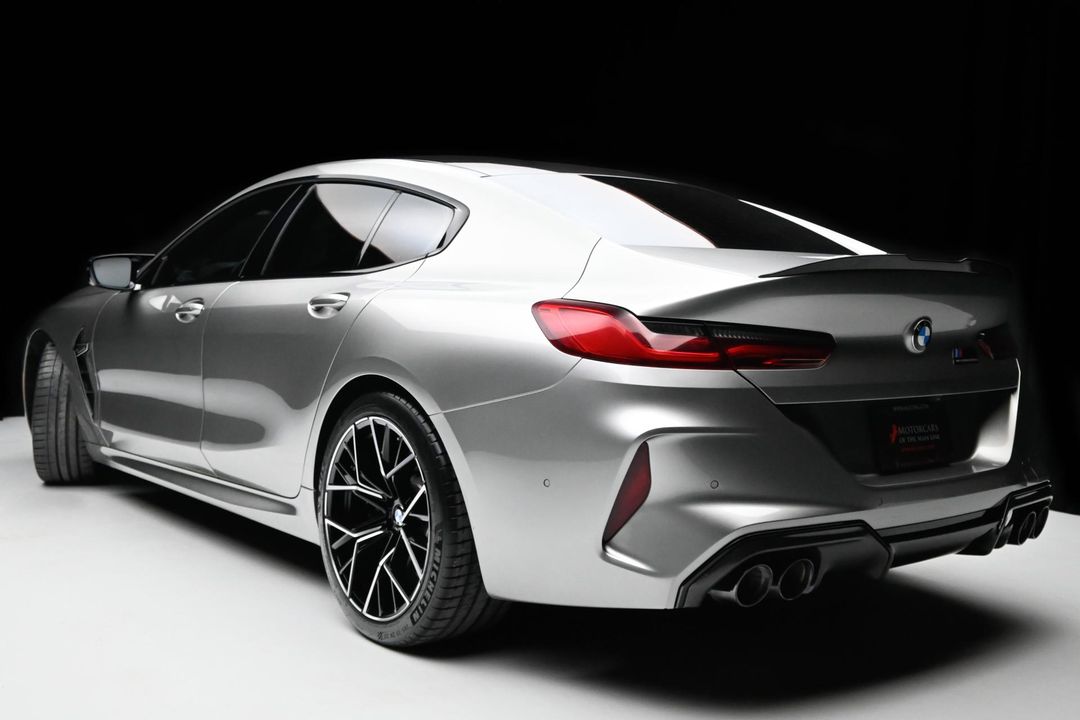2022 BMW M8