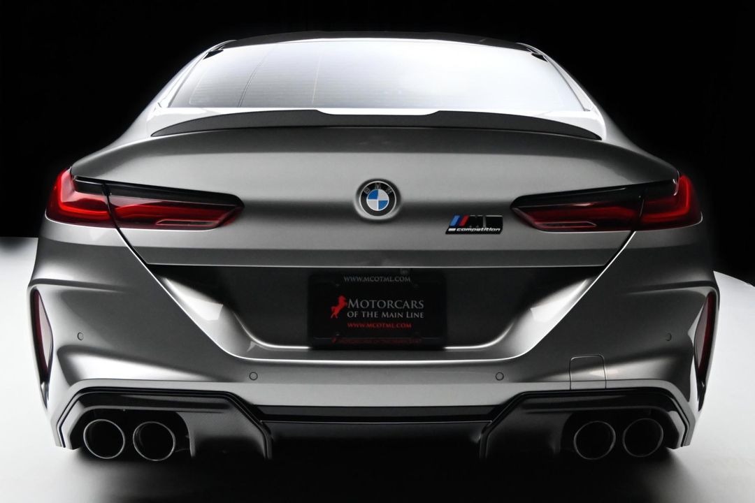 2022 BMW M8