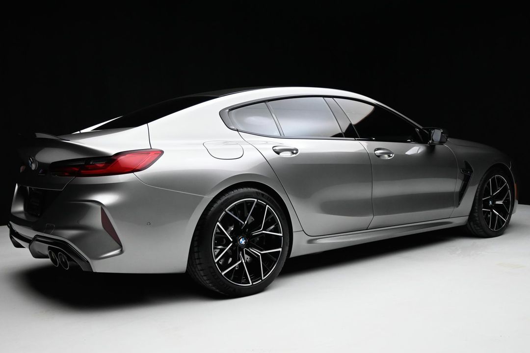 2022 BMW M8