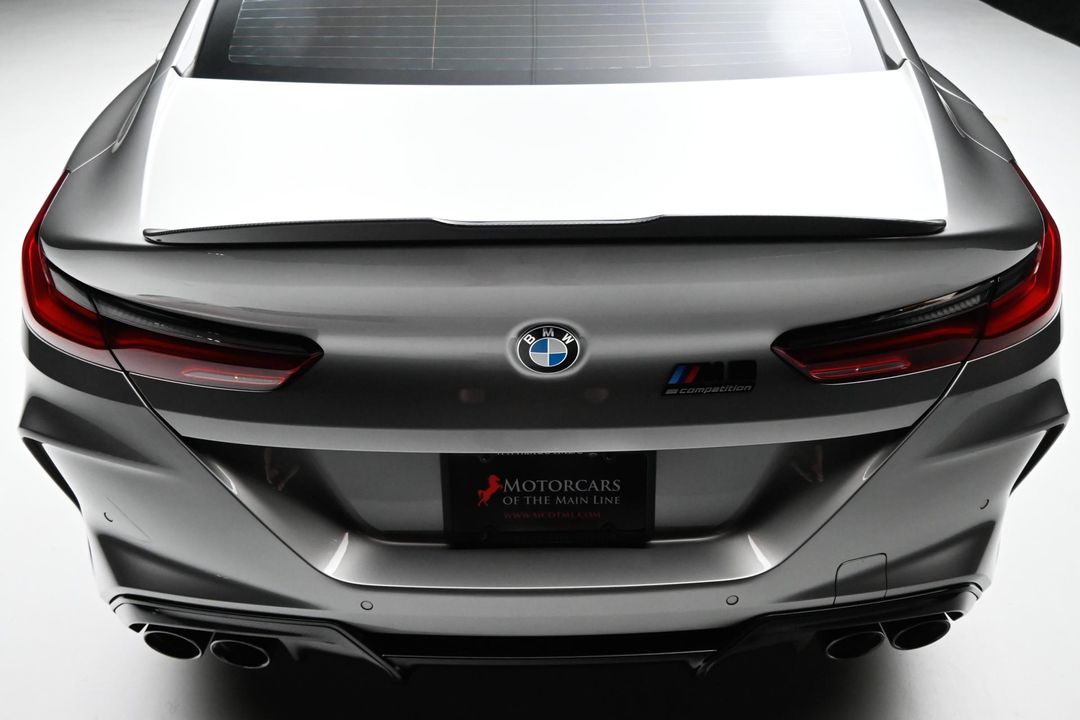 2022 BMW M8