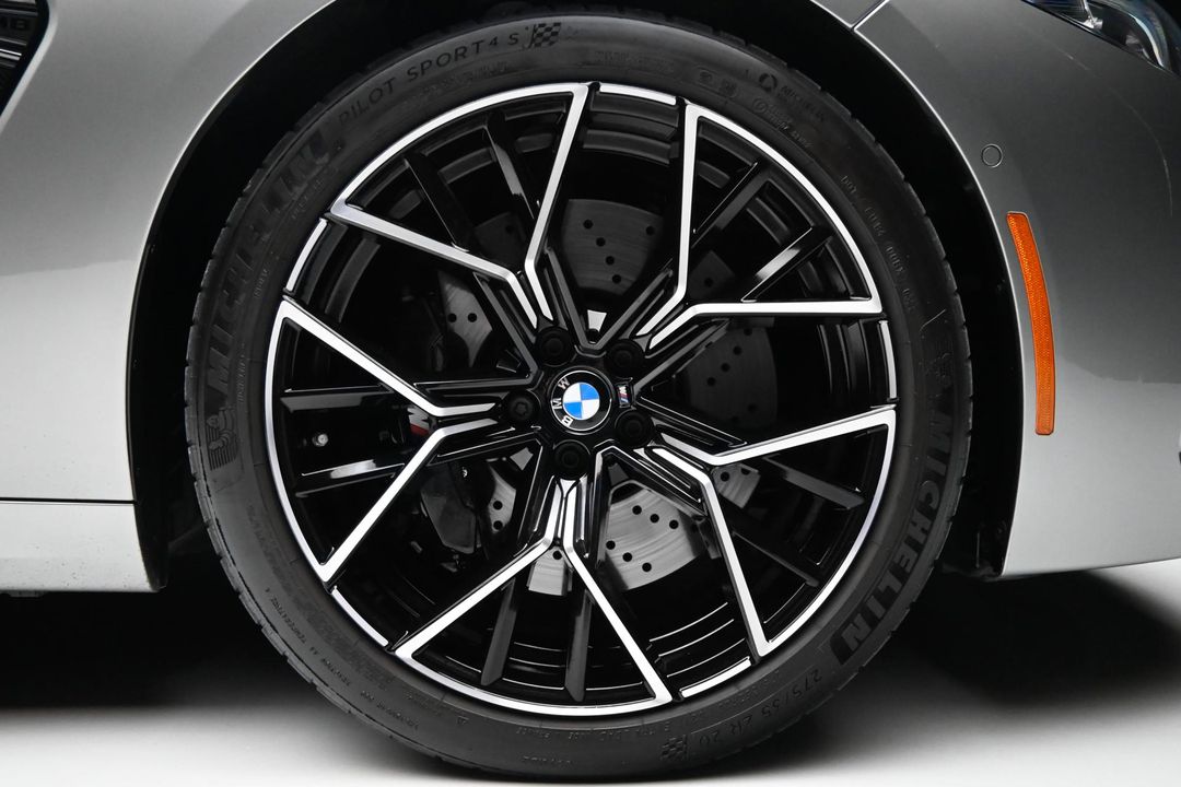 2022 BMW M8
