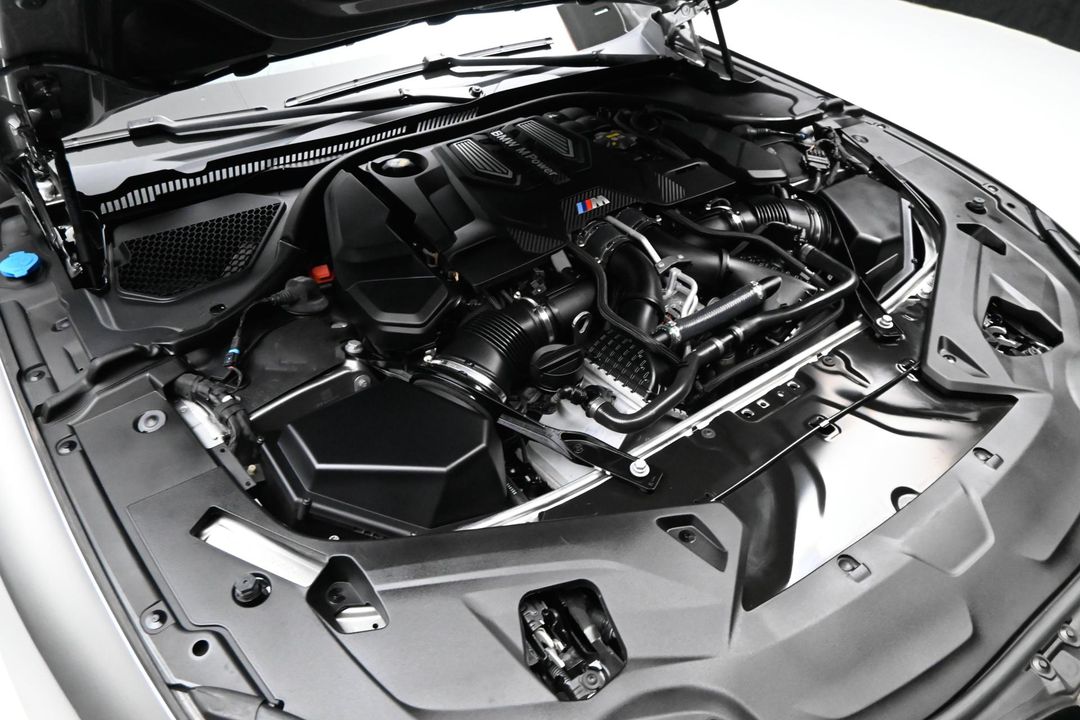2022 BMW M8