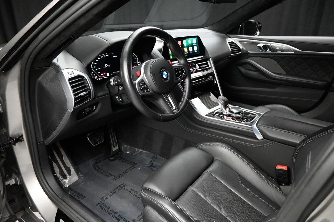 2022 BMW M8