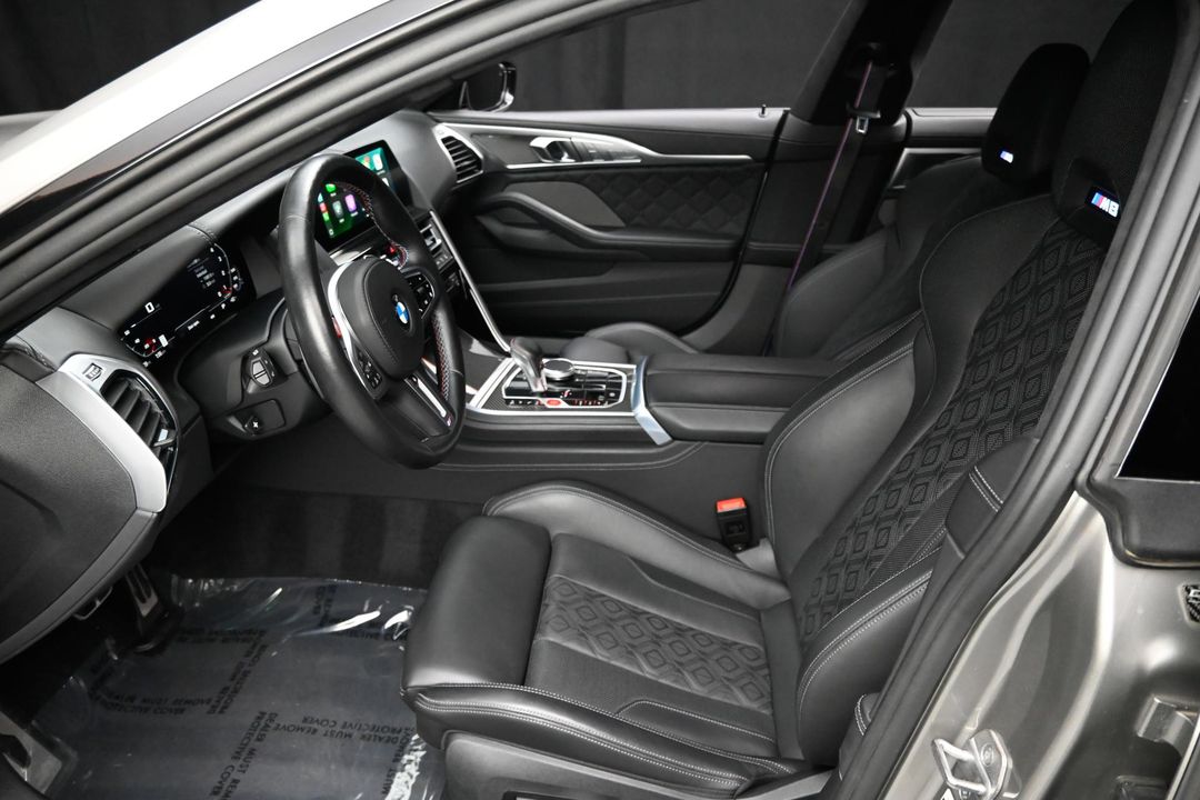 2022 BMW M8