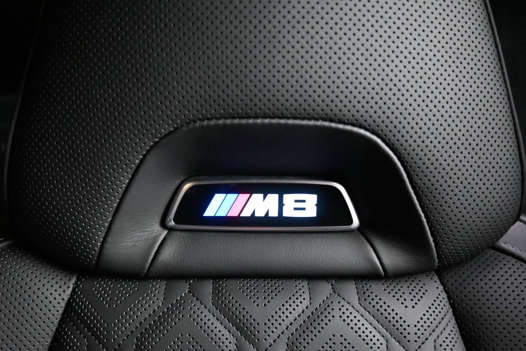 2022 BMW M8