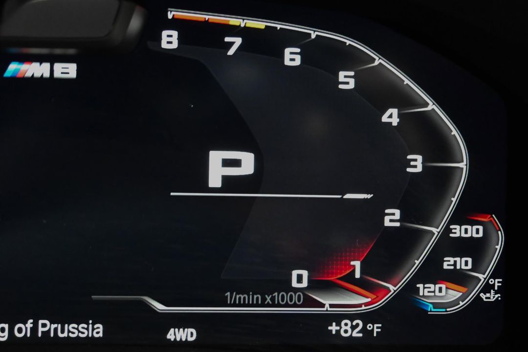 2022 BMW M8