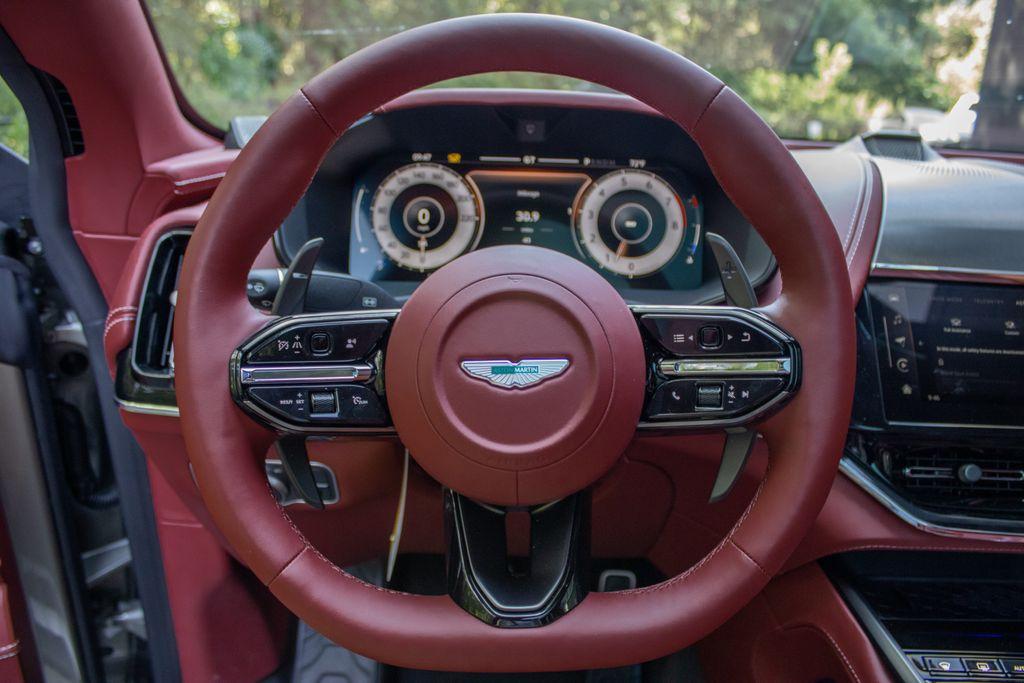 2025 Aston Martin DBX