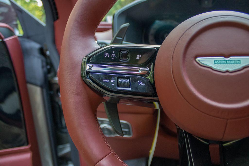 2025 Aston Martin DBX