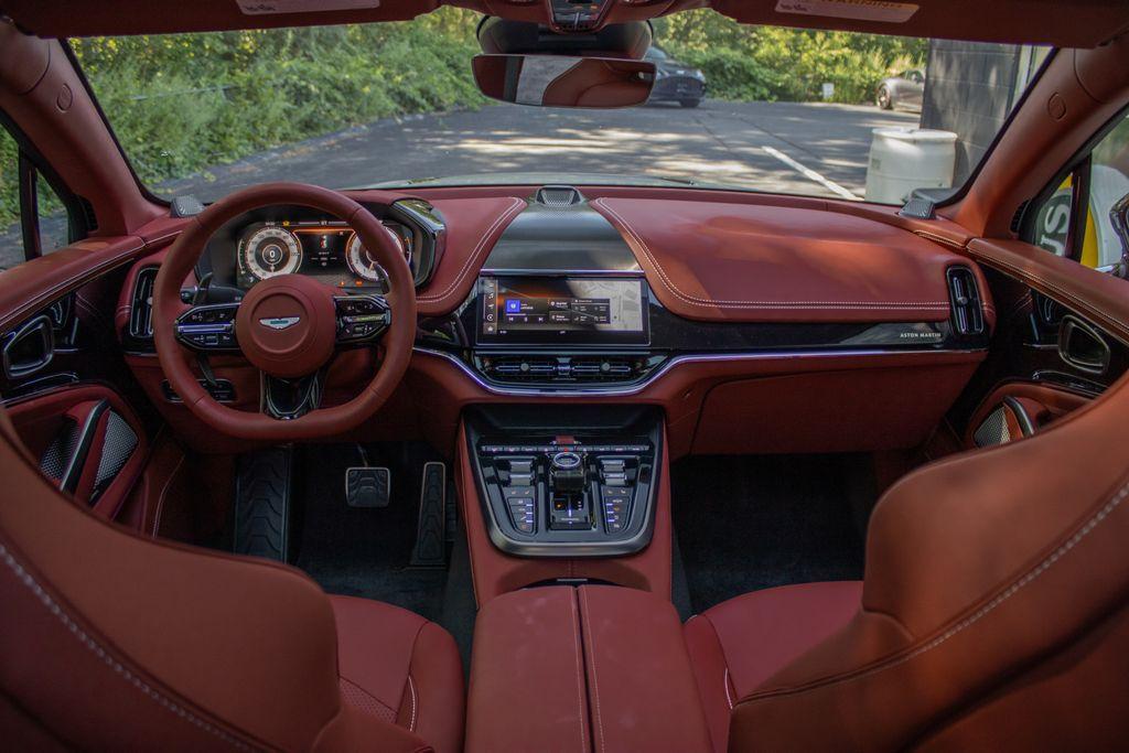 2025 Aston Martin DBX
