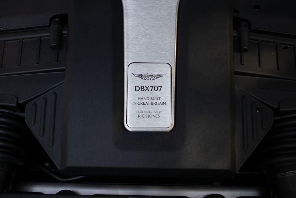 2025 Aston Martin DBX