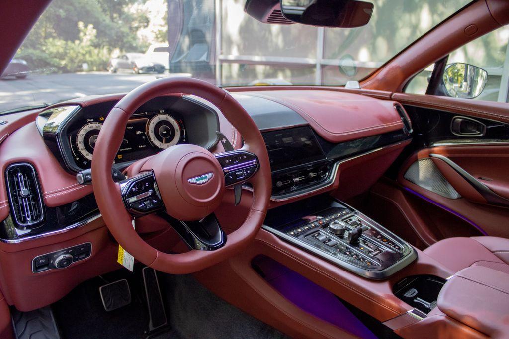 2025 Aston Martin DBX